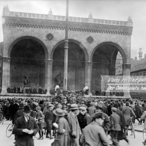 Crowd gathered at odeonsplatz directly after the failed coup attempt of 1923