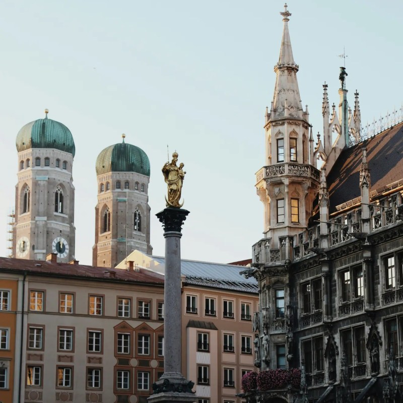 the new town hall and frauenkirche marienplatz on the local experience tour